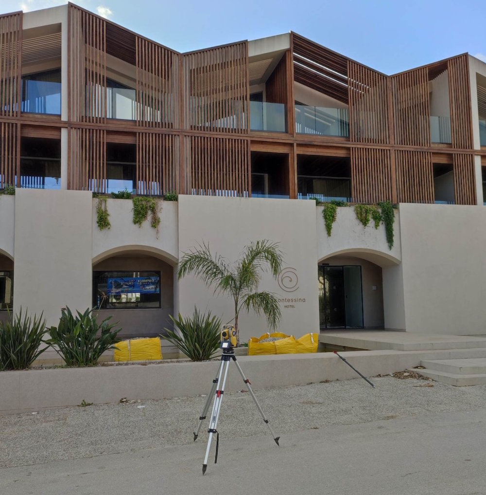 Πλήρης οριζοντιογραφική αποτύπωση της ξενοδοχειακής μονάδας Hotel contessina και Contessina suites και σύνταξη διαγραμματος για την υπαγωγή τους σε πρότυπες περιβαλλοντικές δεσμεύσεις.